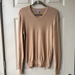 Neiman Marcus Men’s Cloud Solid V-Neck Cashmere Sweater Sz S Tan Beige Preppy